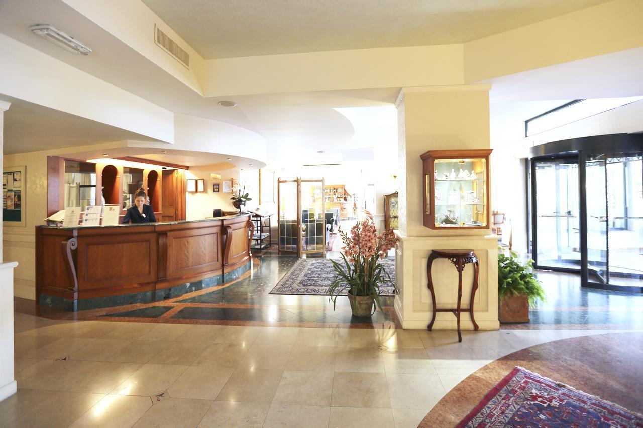 גרדונה ריביירה Hotel Savoy Palace מראה חיצוני תמונה
