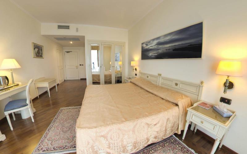 גרדונה ריביירה Hotel Savoy Palace מראה חיצוני תמונה