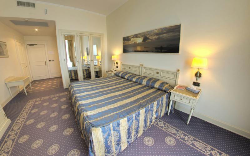גרדונה ריביירה Hotel Savoy Palace מראה חיצוני תמונה