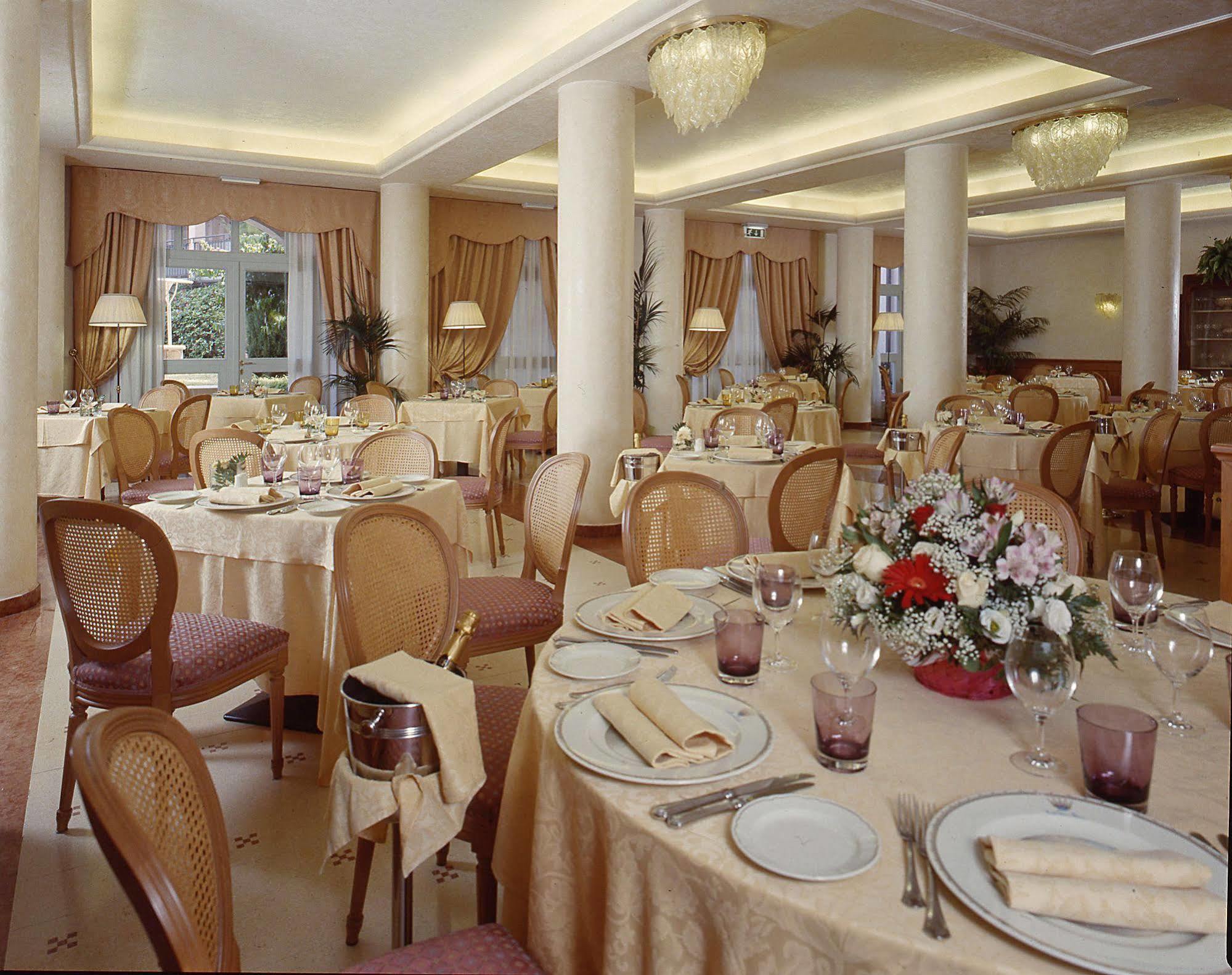 גרדונה ריביירה Hotel Savoy Palace מראה חיצוני תמונה